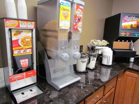 Oak Hill Inn & Suites