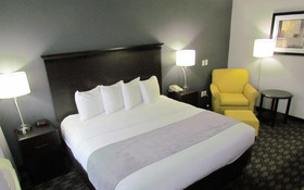 Oak Hill Inn & Suites