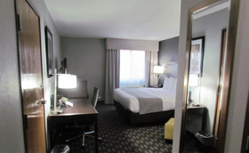 Oak Hill Inn & Suites