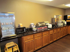 Oak Hill Inn & Suites