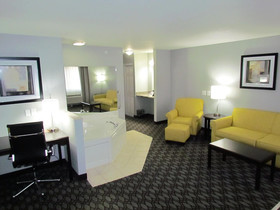 Oak Hill Inn & Suites