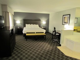 Oak Hill Inn & Suites