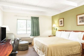 Days Inn by Wyndham Columbia I-70