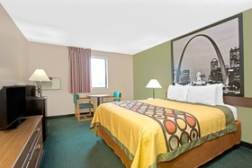 Super 8 by Wyndham Eureka/Six Flags Nearby