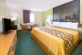Super 8 by Wyndham Eureka/Six Flags Nearby
