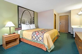 Super 8 by Wyndham Eureka/Six Flags Nearby