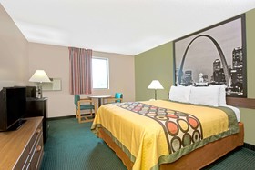 Super 8 by Wyndham Eureka/Six Flags Nearby
