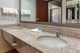 Heritage Inn & Suites St. Louis/Fenton, Trademark by Wyndham