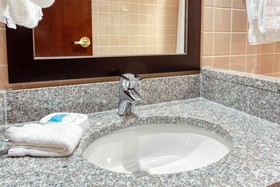 Heritage Inn & Suites St. Louis/Fenton, Trademark by Wyndham