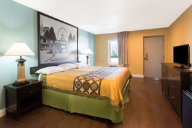 Super 8 by Wyndham Fenton/St. Louis Area