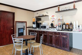 Super 8 by Wyndham Fenton/St. Louis Area