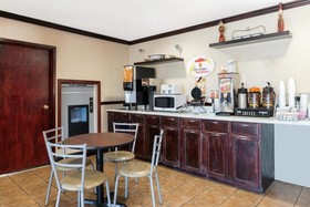 Super 8 by Wyndham Fenton/St. Louis Area