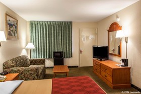 Economy Inn & Suites