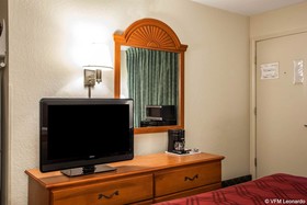 Economy Inn & Suites