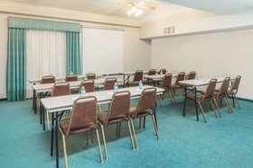 Motel 6 Hazelwood MO