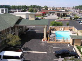 Clarion Pointe Independence - Kansas City