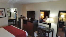 Clarion Pointe Independence - Kansas City