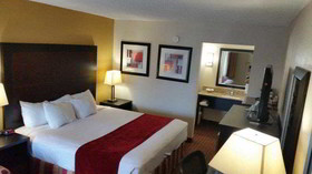 Clarion Pointe Independence - Kansas City