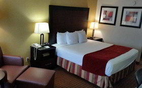 Clarion Pointe Independence - Kansas City