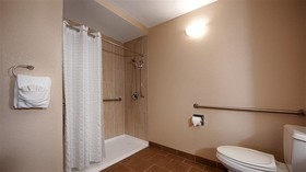 Clarion Pointe Independence - Kansas City