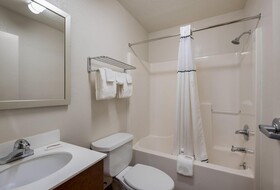 Birch Hill Suites Kansas City - Independence