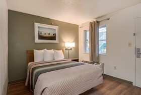 Birch Hill Suites Kansas City - Independence