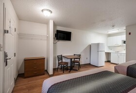Birch Hill Suites Kansas City - Independence