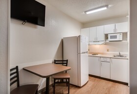 Birch Hill Suites Kansas City - Independence