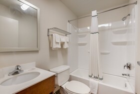 Birch Hill Suites Kansas City - Independence