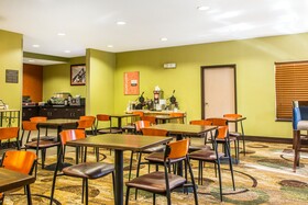 Comfort Inn & Suites Kansas City - Northeast