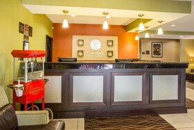 Comfort Inn & Suites Kansas City - Northeast