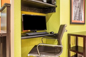 Comfort Inn & Suites Kansas City - Northeast