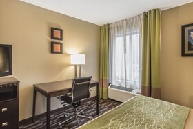 Comfort Inn & Suites Kansas City - Northeast