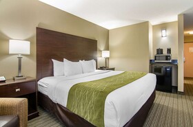 Comfort Inn & Suites Kansas City - Northeast