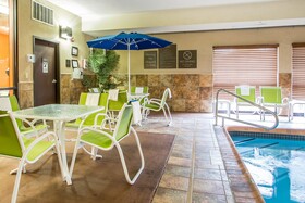 Comfort Inn & Suites Kansas City - Northeast