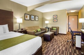 Comfort Inn & Suites Kansas City - Northeast