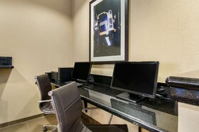 Comfort Inn & Suites Kansas City - Northeast