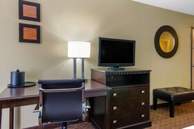 Comfort Inn & Suites Kansas City - Northeast