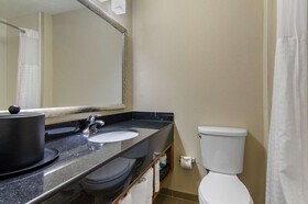 Comfort Inn & Suites Kansas City - Northeast