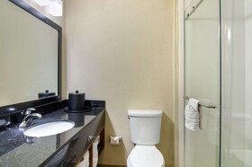 Comfort Inn & Suites Kansas City - Northeast
