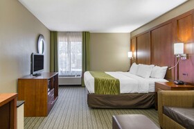 Comfort Inn & Suites Kansas City - Northeast