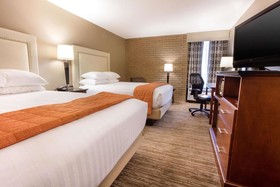 Drury Inn & Suites Kansas City Airport