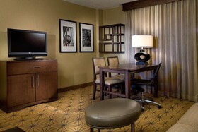 Embassy Suites Kansas City International Airport