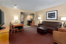 Embassy Suites Kansas City International Airport