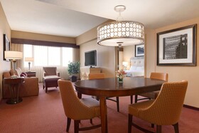 Embassy Suites Kansas City International Airport