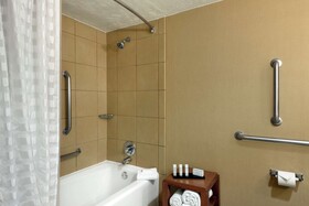 Embassy Suites Kansas City International Airport