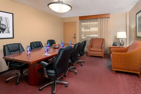 Embassy Suites Kansas City International Airport