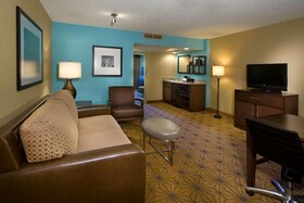 Embassy Suites Kansas City International Airport