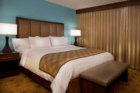 Embassy Suites Kansas City International Airport