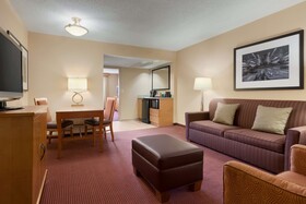 Embassy Suites Kansas City International Airport